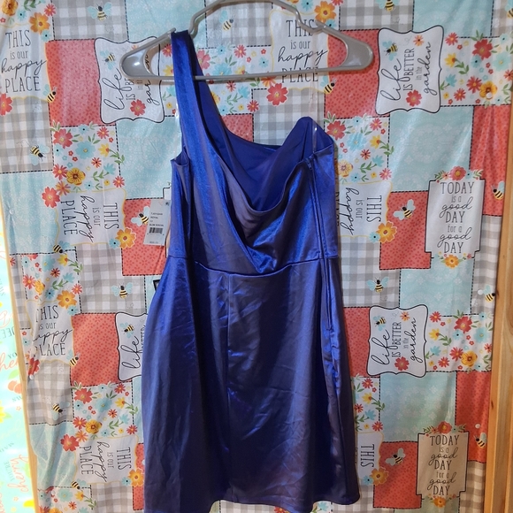 NWT CRYSTAL DOLL ZIPPERED SLEEVELESS MINI PARTY SHEATH DRESS - Picture 4 of 10